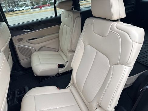 Used 2025 Jeep Grand Cherokee L Limited w/ Luxury Tech Group II image 17