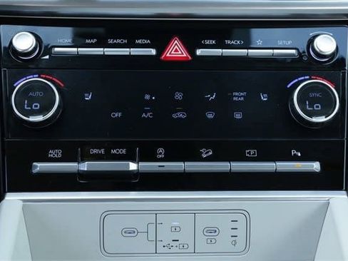 Certified 2025 Hyundai Santa Fe SEL image 18