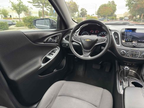 Used 2020 Chevrolet Malibu LT image 16
