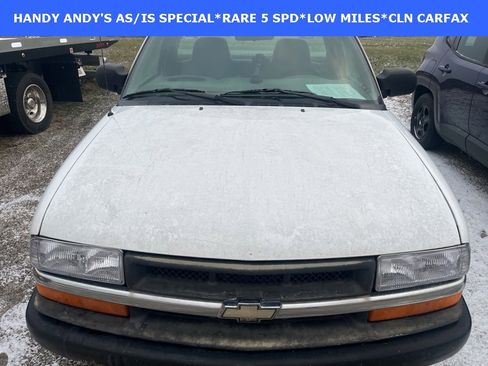 Used 2002 Chevrolet S10 Pickup 2WD Regular Cab image 2