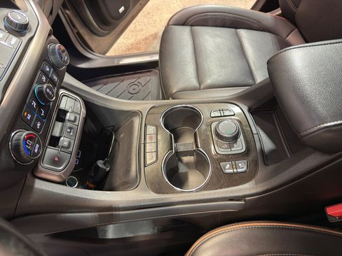 Used 2022 GMC Acadia AT4 w/ Technology Package AWD/4WD image 19