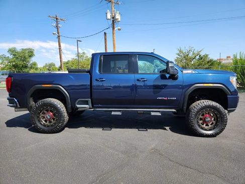 Used 2022 GMC Sierra 2500 AT4 w/ AT4 Preferred Package AWD/4WD image 2