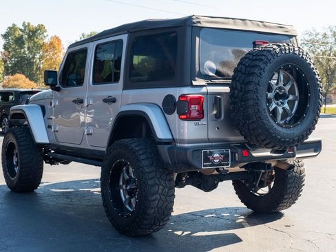 Used 2018 Jeep Wrangler Unlimited Sahara image 34