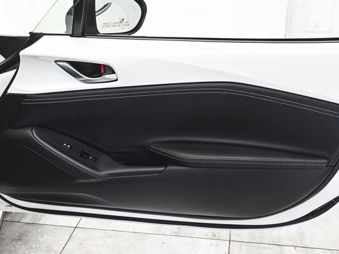 Used 2023 MAZDA MX-5 Miata Grand Touring RWD image 12