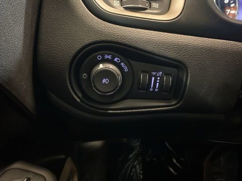 Used 2017 Jeep Renegade Limited image 15