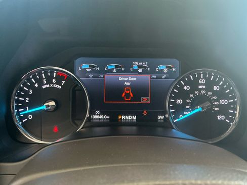 Used 2019 Ford Expedition Max XLT w/ Equipment Group 202A RWD image 9