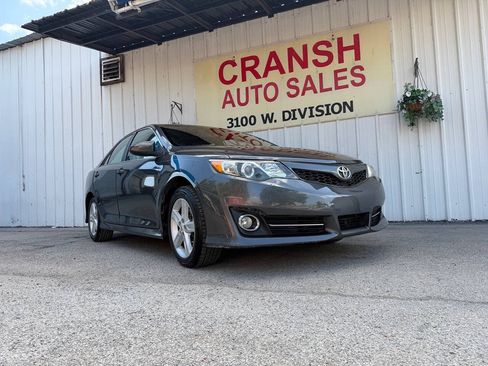 Used 2012 Toyota Camry SE FWD image 1