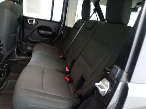 Used 2019 Jeep Wrangler Unlimited Sport S image 3