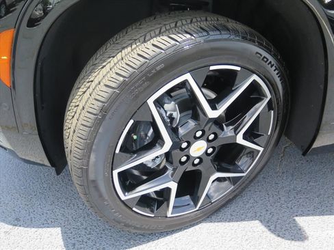 Used 2025 Chevrolet Traverse High Country w/ LPO, Roadside Safety Package FWD image 18