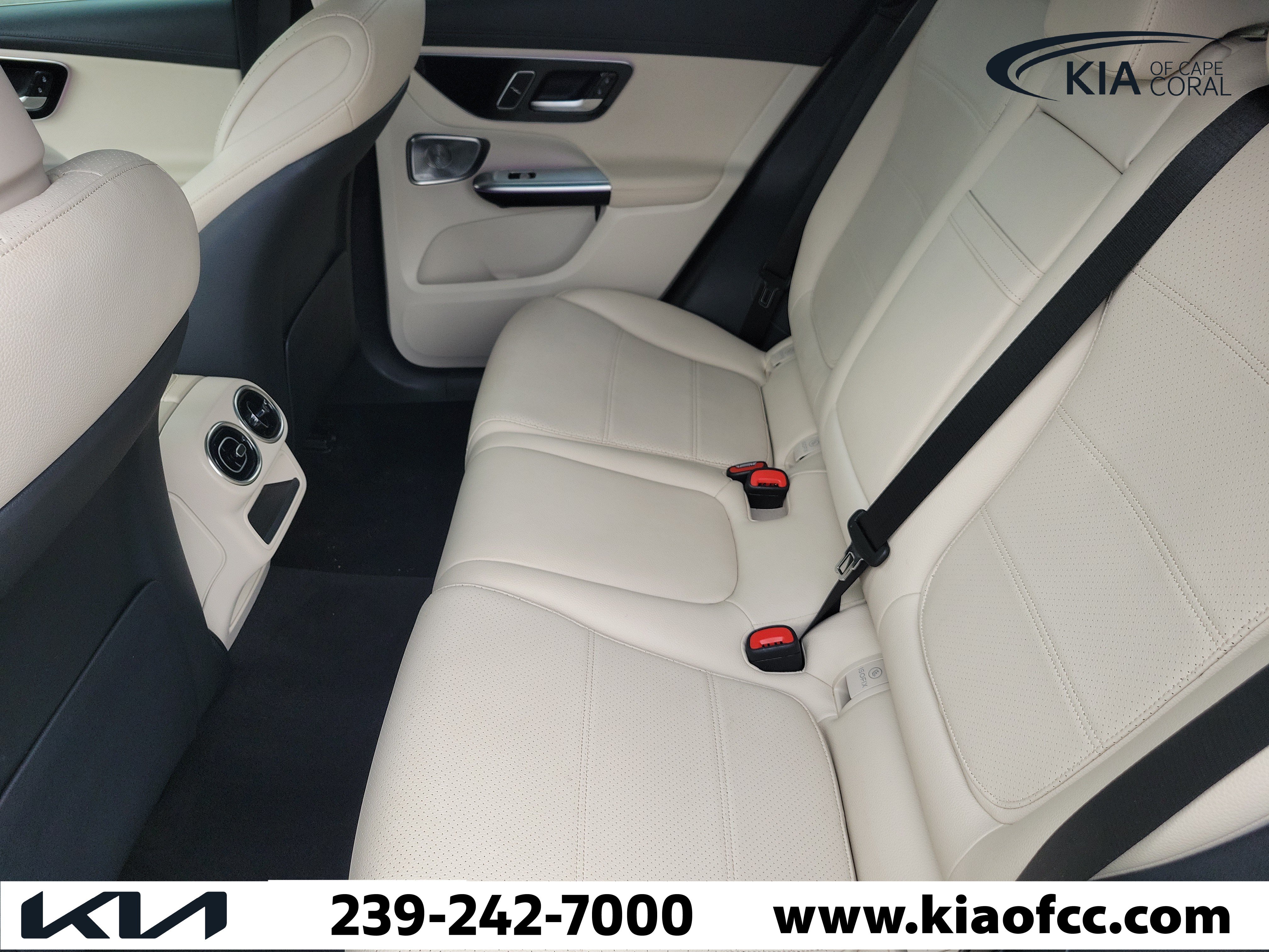 Used 2023 Mercedes-Benz GLC 300 4MATIC image 13