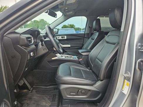 Used 2022 Ford Explorer Limited w/ Equipment Group 301A RWD image 6