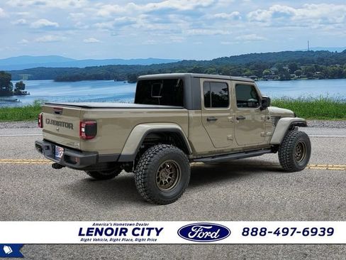 Used 2020 Jeep Gladiator Overland AWD/4WD image 3