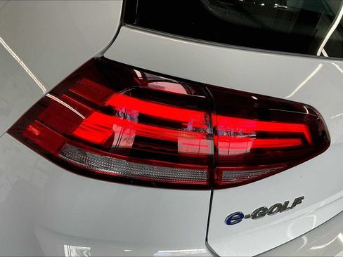 Used 2019 Volkswagen e-Golf SE w/ Driver Assistance Package image 32