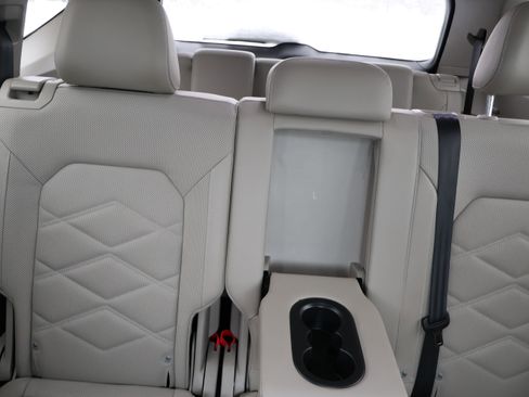 Used 2024 Volkswagen Atlas SE image 12