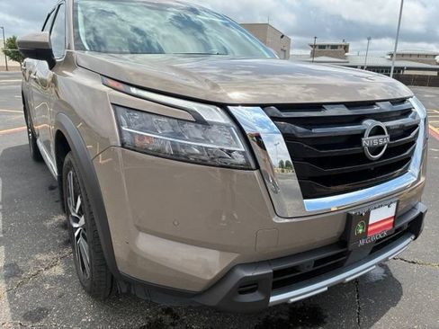Certified 2023 Nissan Pathfinder Platinum FWD image 8
