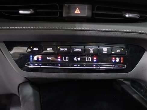 Used 2023 Buick Envision Avenir AWD/4WD image 35