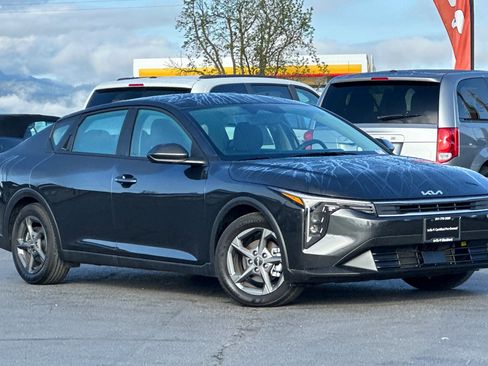 Used 2025 Kia K4 LXS FWD image 2