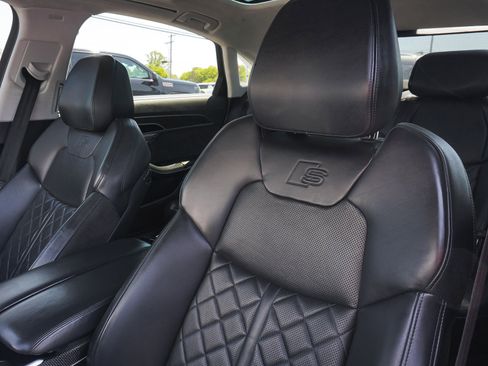 Used 2020 Audi S8 L w/ S8 Executive Package AWD/4WD image 32