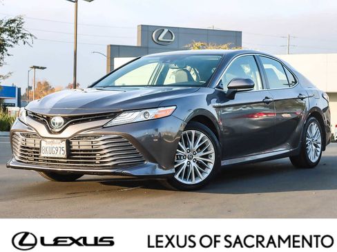 Used 2019 Toyota Camry XLE image 1