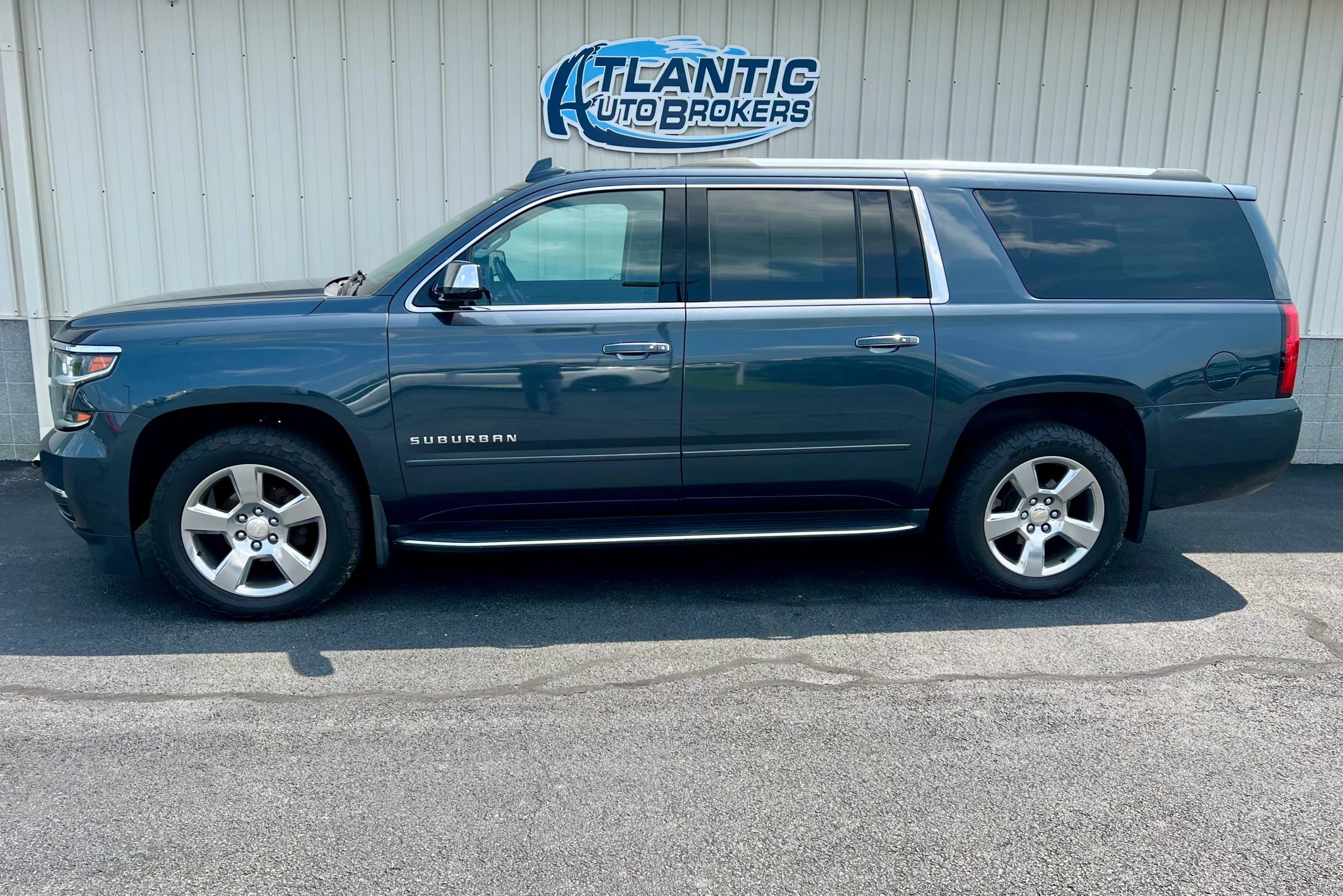 Used 2020 Chevrolet Suburban Premier AWD/4WD image 2