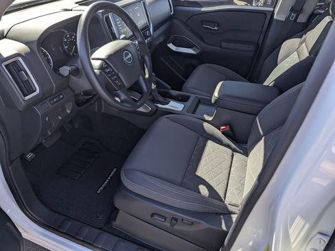 Certified 2025 Nissan Frontier SV w/ Tow Package image 10