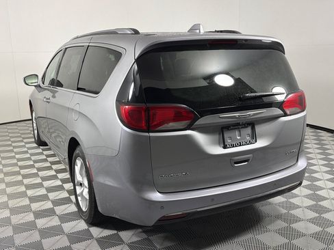 Used 2017 Chrysler Pacifica Limited FWD image 7