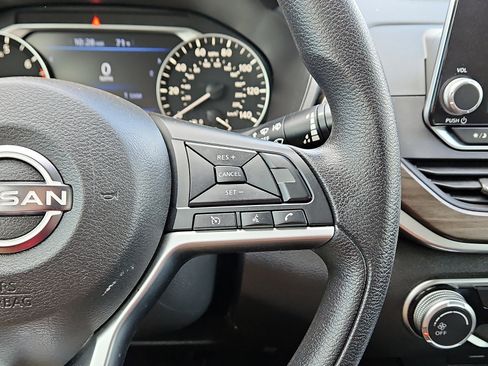 Used 2023 Nissan Altima 2.5 SV image 15