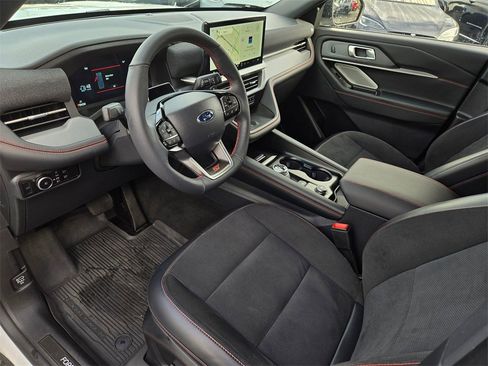 Used 2025 Ford Explorer ST image 9