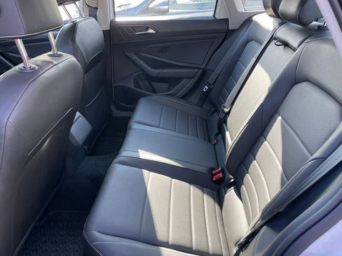 Certified 2023 Volkswagen Jetta SE w/ Panoramic Sunroof Package image 7