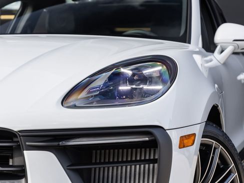 Certified 2026 Porsche Macan S AWD/4WD image 18