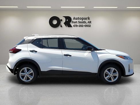 Used 2025 Nissan Kicks Play S FWD image 6