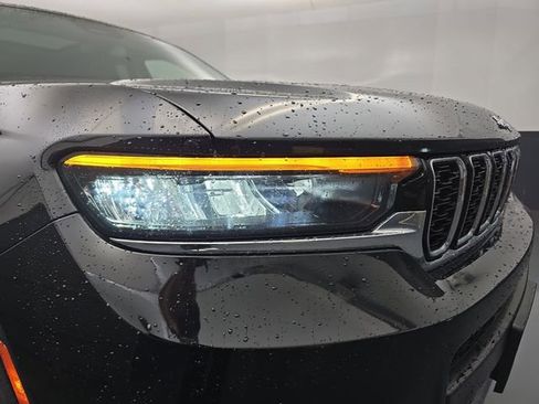 Used 2022 Jeep Grand Cherokee L Limited image 13