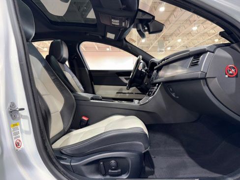 Used 2016 Jaguar XF R-Sport image 61