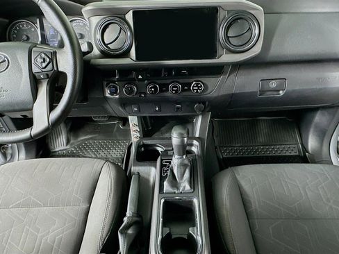 Used 2016 Toyota Tacoma TRD Sport image 34