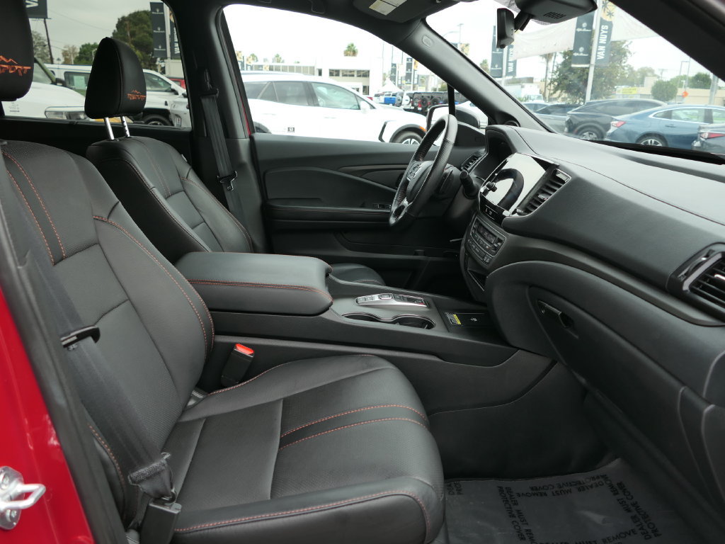 Used 2025 Honda Passport TrailSport image 24