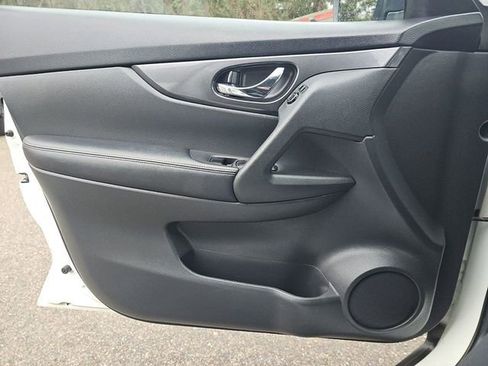 Used 2019 Nissan Rogue SV FWD image 19