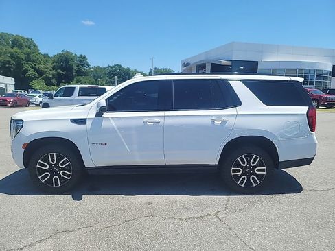 Used 2024 GMC Yukon AT4 w/ AT4 Premium Package AWD/4WD image 4