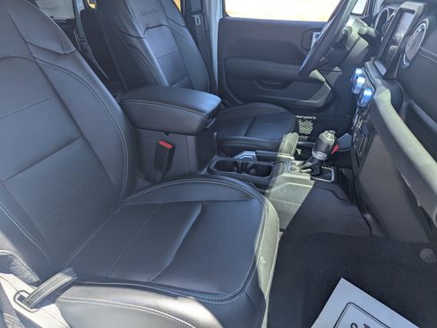Used 2023 Jeep Wrangler Unlimited Sahara AWD/4WD image 10