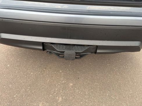 Used 2021 Toyota Highlander XLE AWD/4WD image 32
