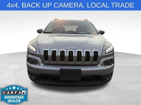 Used 2018 Jeep Cherokee Latitude w/ Cold Weather Group AWD/4WD image 9