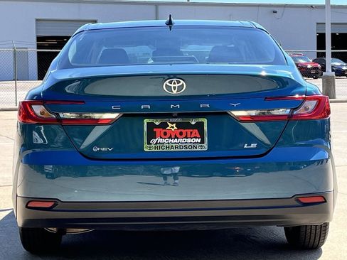 Used 2025 Toyota Camry LE FWD image 5