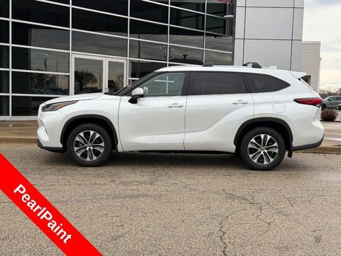 Used 2023 Toyota Highlander XLE AWD/4WD image 6