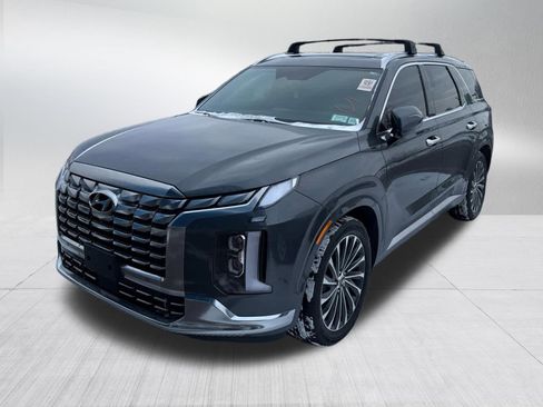 Used 2023 Hyundai Palisade Calligraphy image 3