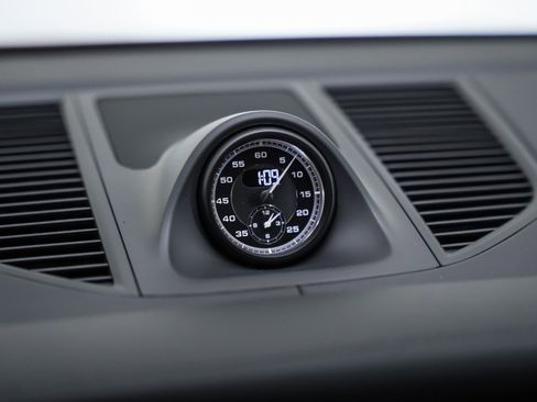 New 2026 Porsche Macan Turbo image 21