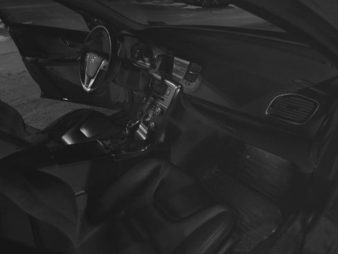 Used 2014 Volvo S60 T5 image 4