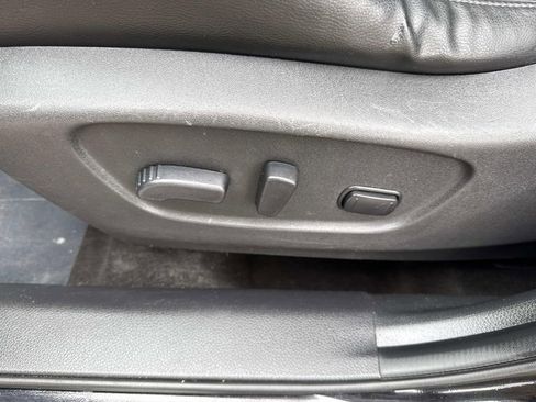 Used 2017 Nissan Rogue SL image 25