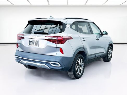 Used 2022 Kia Seltos EX image 4