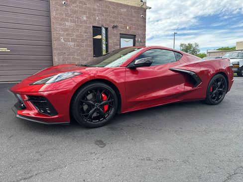 Used 2021 Chevrolet Corvette Stingray Premium Cpe w/ Z51 Performance Package RWD image 3