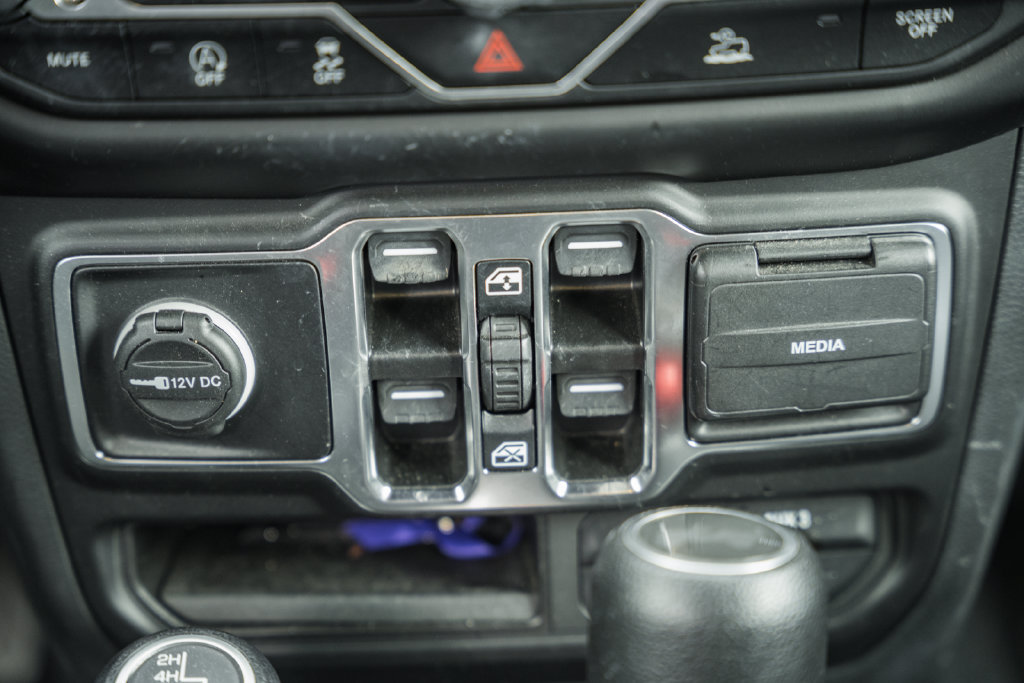 Used 2023 Jeep Wrangler Unlimited Sport AWD/4WD image 24