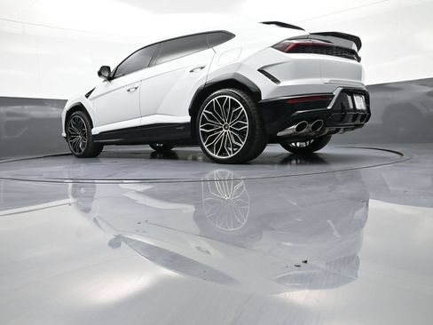 Used 2025 Lamborghini Urus SE AWD/4WD image 39